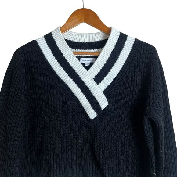 Calvin Klein jeans Black and White V-Neck Women's Sweater - Picture 2 of 9